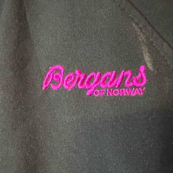 Bergans of Norway | 7000 Vika Lady Coat - Picture 2 of 6